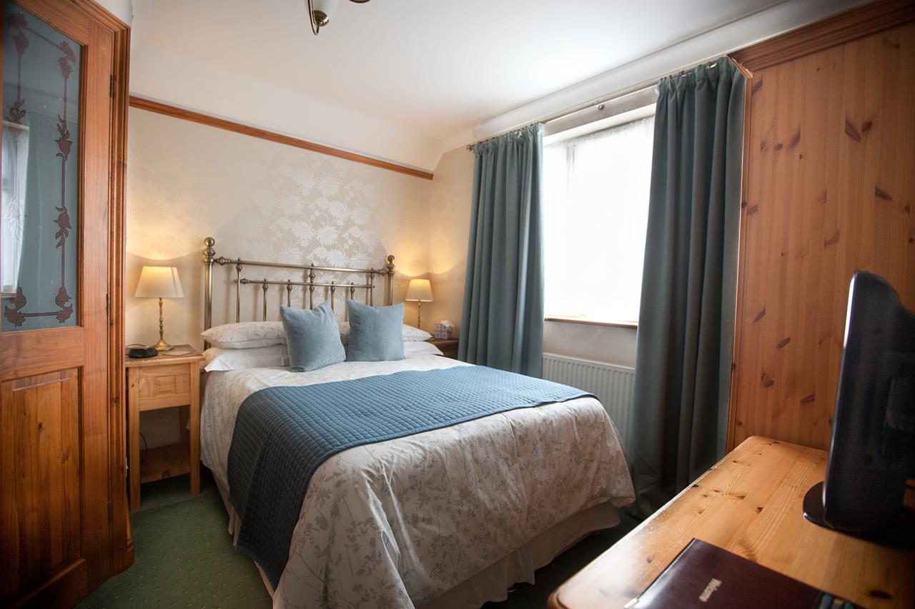 Tudor Cottage Bed & Breakfast Кембридж Экстерьер фото